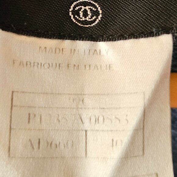 Classic Vintage Chanel Sweater Set - Picture 5 of 12